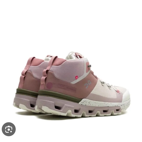 On Cloudtrax Hiking Boots W6.5 - Picture 2 of 8